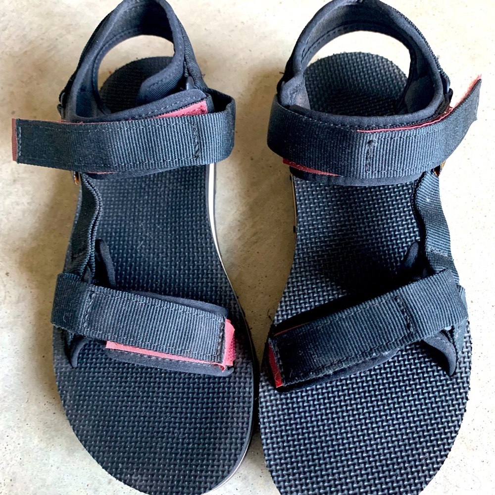 TEVA UNIVERSAL TRAIL SANDALS women’s size 8